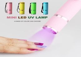 Mini UV Light Light Hand Tendu Portable Travel LED lampe Gel Polish 10s Séchure rapide outils de manucure 4 Couleurs sont disponibles 3648874