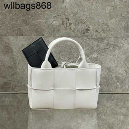 Mini VenetAbotegs Handbag Handbag Handsbag Arco Tote Woven Grain Sac à main