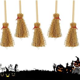 Mini Witch Broom Halloween Hanging Decorations Wood Straw Brooms Kostuum rekwisieten Halloween Party Decor Decor accessoires