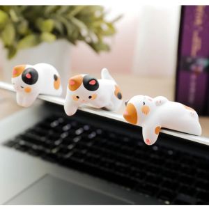 Miniaturas, Monitor de pantalla de ordenador, pequeños adornos, muñeca de escritorio, gato, conejo, decoración del hogar, figura de gato de la suerte, accesorios para el hogar Kawaii