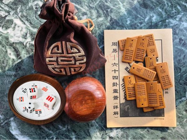 Miniatures I ching, aides pédagogiques, 64 hexagrammes, huit hexagrammes, 64 hexagrammes, hexagrammes en bambou, tasse de dés en bois massif