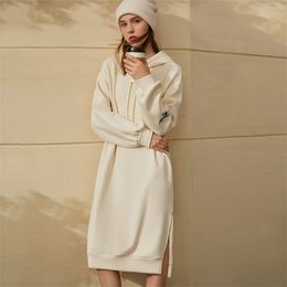 Minimalisme Automne Hiver Mode Sweats à capuche pour femmes Casual capuche broderie polaire robe ample 12030542 210527