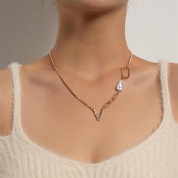 Collier minimaliste avec pendentif en cristal avec lettre V pour femmes, perles baroques géométriques creuses, colliers gothiques décontractés pour filles, bijoux 251T