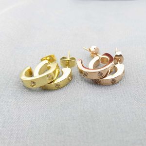 Boucles d'oreilles de design minimaliste à la mode LOVE LOVE CONSEMBLE DES FEMANDES GOLD 18K GOL