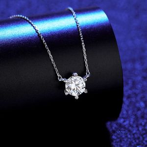 Design européen minimaliste Mosan Diamond S Sier Pendant Fashion Women Super Sparkle Gemstone Exquis Collier Bijoux