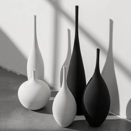 Vase Zen d'art minimaliste fait à la main, décoration en céramique, modèle de salon, décoration de la maison, Vase d'art noir et blanc, dessin à la main 240229