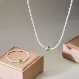 Bracelet minimaliste en perles d'imitation tissées à la main