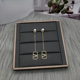 Minimaliste Luxe Petit Groupe Fille Boucles D'oreilles Designer Boucles D'oreilles Bijoux Mode Atmosphère Boucles D'oreilles Haute Qualité Bijoux Coffret Cadeau Fête Cadeau Bijoux