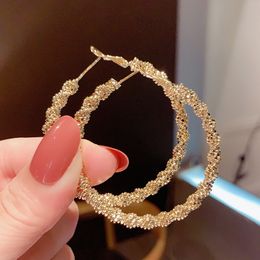 Minimalistische metalen goudkleurige hoepel bengelen oorbellen 2022 mode Koreaanse sieraden voor vrouw trouwfeest ongebruikelijke oorbel voor luxe meisjes