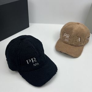 Minimalistische Soft Top Baseball Hat Designer Zwart Bruin Letter Geborduurd Patroon Paar Casual Hoed Winter Shake Fleece Hoed Verstelbare Hoed