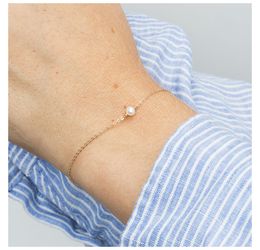 Bracelets minimalistes en acier inoxydable pour les femmes Imitation de mer Pearls Femme Bracelet Bijoux