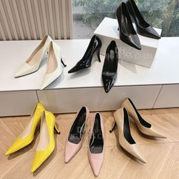 Minimaliste les sandales en ligne Silk Singback Pumps Chaussures pointues Talons chaton Chaussures robes en cuir authentique en cuir sandales de bureau pour femmes Chaussures de bureau