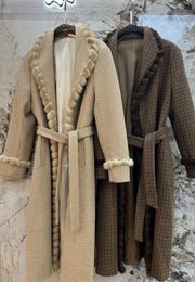 Manteau fait main en fourrure de vison ! Le tissu en laine cachemire est assez large et élégant. Créez une sensation de luxe propre et élégante !