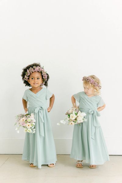 Vestidos de niña de flores de color verde menta Azul bebé Una línea para la boda Vestido de gasa con cuello en V para niñas Vestidos de fiesta de cumpleaños formales para niños por encargo