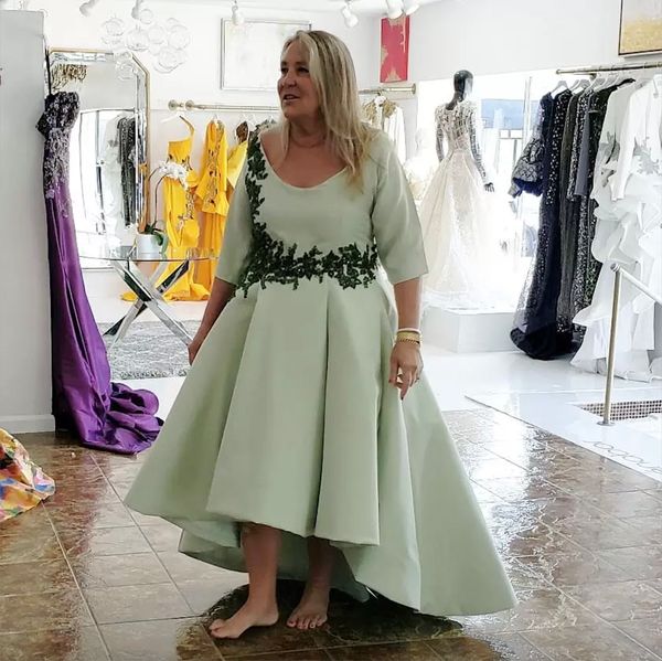 Vestidos de madre de la novia de color verde menta con mangas largas Apliques Vestido de invitado de boda alto y bajo Vestidos de noche de talla grande hechos a medida