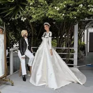 Miranda Kerr Robe de mariée à manches longues 2022 Bijou modeste musulman Moyen-Orient 3D Floral Matte Stain Princess Church Royal Weddin287O