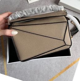 Bolso de diseñador de piel de becerro de calidad espejo para mujer, bolso geométrico de retales retro con correa diagonal para el hombro de cuero genuino