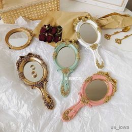 Miroirs vintage mignon mignon créatif miroirs miroirs de vanité de maquillage miroir en métal pliant miroir cosmétique à la main avec poignée pour cadeaux