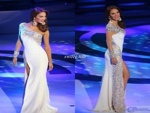 Miss Venezuela Pageant Evening Jurken 2019 Witte schede One Schouder Lange mouwen zijde Split Crystals Sexy Prom Gozs Celebrity D4253158
