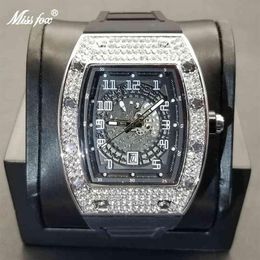 Missfox 2021 Nieuwe Collectie Tonneau Mannen Horloges Iced Out Volledige Diamond Rubberen Band Horloge Holle Wijzerplaat Ontwerp Luxe Sport Mannelijke Clock252k