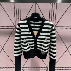 Miu kralen trui gebreid sweatshirt ontwerper geborduurd sweatshirt V-hals vest casual button-up shirt winter warme jas luxe dameskleding