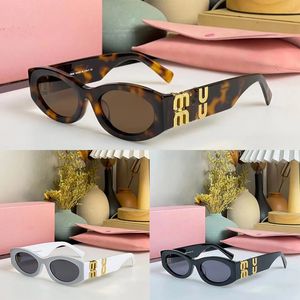 Lunettes de soleil de créateurs Fashion Ovale Vente chaude Mu verres de la plage de plage décontractée pour femmes UV400 Sungass Classic Retro Men's Sunglasses