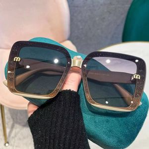 Miu Large Frame Women A High-end Feel 2023 Nouvelles lunettes avec protection UV et solaire pour lunettes de soleil pour hommes