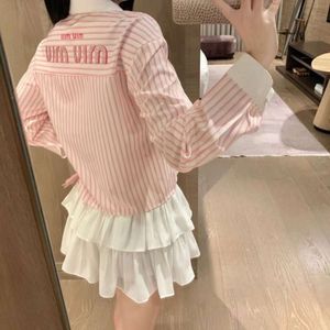 MIU + Polo Collar Striped Femmes 2024 Nouveau style French Sweet Niche All-Match Age-Fringing Spring Short Shirt