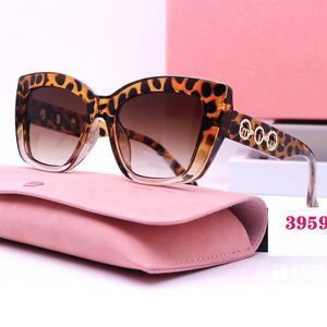 Lunettes de soleil Miu Cadre ovale Miu Lunettes de soleil Designer Personnalité résistante aux radiations pour femmes Lunettes rétro Mius Mius pour hommes Apparence de qualité avec boîte d'origine 25