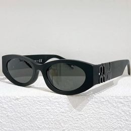 Miu Gafas de sol Gafas de sol con montura ovalada del mismo tipo para mujer, diseño clásico, antideslumbrantes, UV400, gafas de sol con placa premium M054 con caja