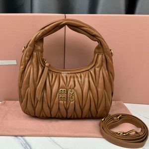 MIUI Designer Bags Sacs à bandoulière Wander Miui Hobo Claking Handsbag Matelasse en cuir souple en cuir mini four