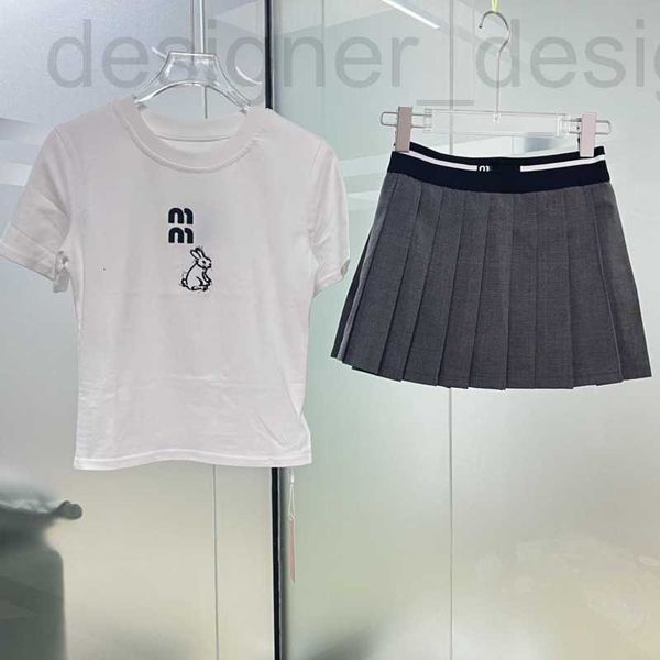 miui miui Two Piece Dress Designer Summer womens set designer skirt Set 23ss new T shirt pleated Skirt letter embroidery cotton rabbit t college uxury women two-piecel