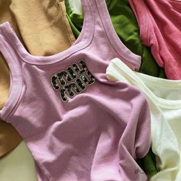 MIUI Camisa Tamiseta para mujeres Diseñador de camiseta Summer Miui Nail Bead Letter Industria pesada Vest ajustado nuevo Slimming Suspender Bottom Top Mui Mui T Shirt 259