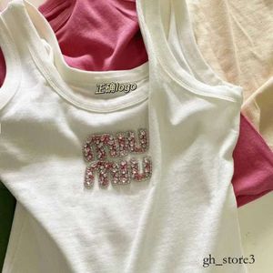 MIUI Camisa Tamiseta para mujeres Diseñadora de camiseta Summer Miui Nail Bead Letter Industria pesada Vest ajustado nuevo Slimming Suspender Bottom Top Mui Mui T Shirt 367