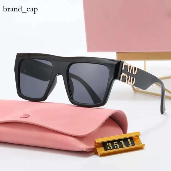 Miui Lunettes de soleil Nouveau printemps m à la maison Mui Mui Glasses Street Shot Minimalistes Classic Sunglasses Winschields LETTRES LETTRES BIG Square Frame avec Case 9467