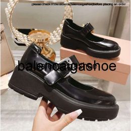 miui femme Mary Jane chaussures épaisses semelles avec boucles chaussures en cuir rétro princesse chaussures femmes talons épais dames fêtes chaussures décontractées t4ki miumuss