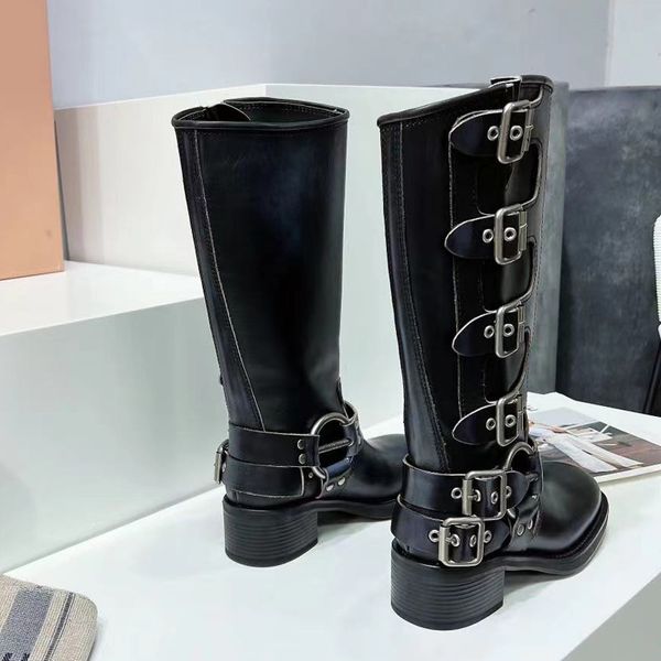 Miui y2k botas altas para mujer botas zapatos de diseñador estilo botas de motociclista de cuero marrón punta redonda tacón grueso botas Martin cinturón hebilla adorno caja de regalo original 35PS