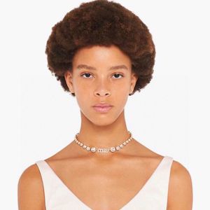 MIUM lettre strass collier femmes tempérament en forme de M collier léger luxe tempérament clavicule chaîne