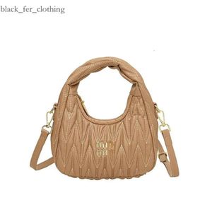 Miumiubag Luxury Cross Body Botes Handbag Fashion Miui Lolita Bag Cowhide Leather Womens Mencs Mencaux Clutch Arcadie Designer Sacs Bowling Cosmetic 199