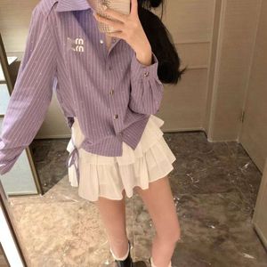 Miumiues Shirt Designer Luxury Fashion Fome Womens Blouses Femme Spring Style Lace Up Short Diamond Hot Diamond Loose et confortable