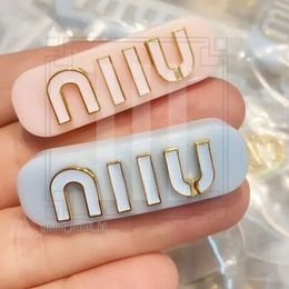 Miumum Sunglasses Hairpin Designer m Letter Clips Coiffes Resin Side's Hair'spin Light Luxury 2024 Nouveau Clip de la mode Clip d'anniversaire pour l'ami 835