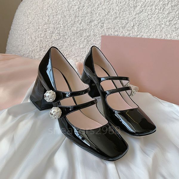 Miumius robe de créateur à lacets chaussures coupées peu profondes sandales à talons mi-talon noir avec femme chaussures imprimées étincelantes bride à la cheville en cuir de caoutchouc sandales à talons épais