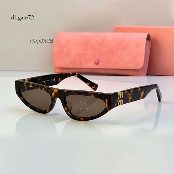 miumius gafas de sol para mujer gafas de sol de diseño Tendencias de estilo europeo americano Diseño de ojo de gato estrecho Gafas de sol de concha de tortuga Montura de acetato