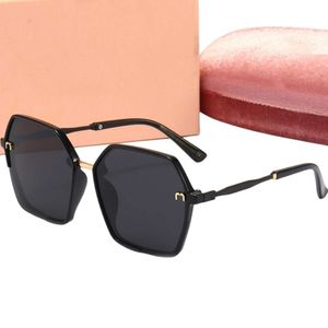 Miumius Zonnebrillen Voor Vrouwen Volledig Frame Dunne Spiegelbeenbril Lichte En Comfortabele Vierkante Zonnebril Uv400 Bescherming Zomerbrillen Tinten Design Mode