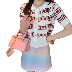 Miumius T-shirt Designer Mode Dameskleding Zomer Nieuwe Amerikaanse Hot Meisjes Top Kleine geurige stijl Gebreid vest Korte mouw Temperament