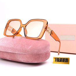 Diseñador de gafas de Miumu Gafas de sol Muimiu para mujer Lente Clear Frame Recetados Preteros y Tecnología de High-End Anti Glare y tecnología fresca para hombres y mujeres