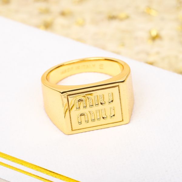 Anillo cuadrado con letras miumu, anillo MUI de moda para celebridades de Internet, nuevo estilo ligero de alta gama con caja