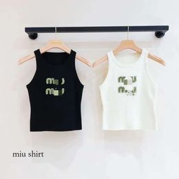 Mivmiv shirt t-shirt créateur de créateurs femmes sexy halter tee fête miui vêtements mode crop top top luxe brodé miv t shirt printemps été backless tops 512