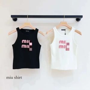 Mivmiv shirt t-shirt créateur de créateurs femmes sexy halter tee fête miui vêtements fashion crop top top luxe brodé miv t shirt printemps été tops backless 3037 200