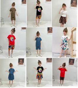 Mélanger 13 styles Conception d'été garçons filles ensembles deux pièces enfants coton lettre à manches courtes Tshirtshort pantalon pantalon enfants décontracté 3794119